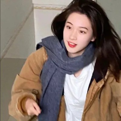 她行走于黑暗中详情配图